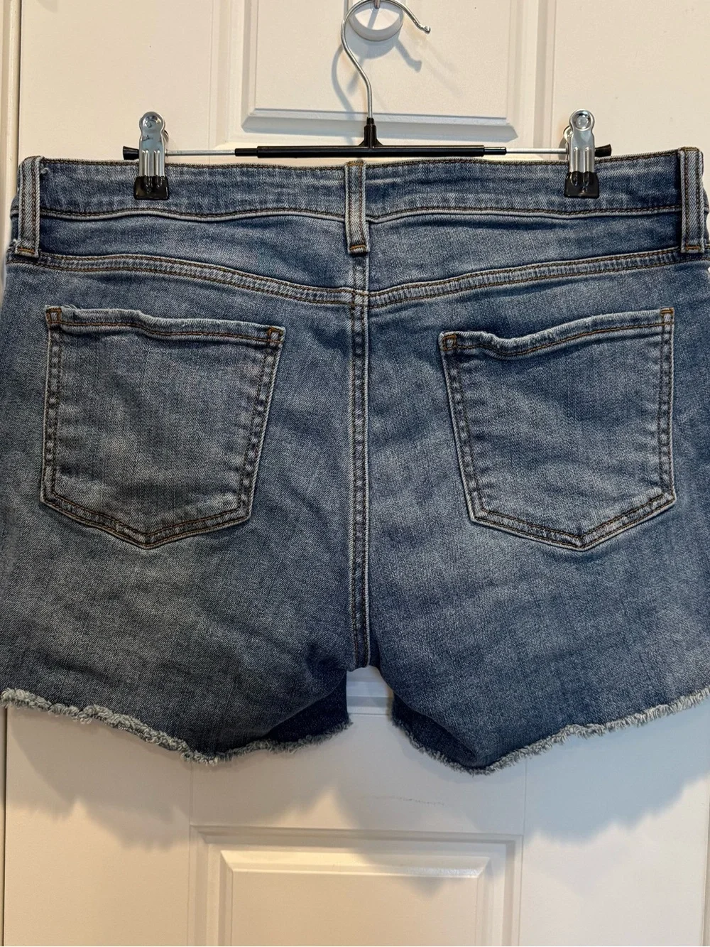Kut from the Kloth Mid-Rise Fray Short in Bringing Wash Size 10